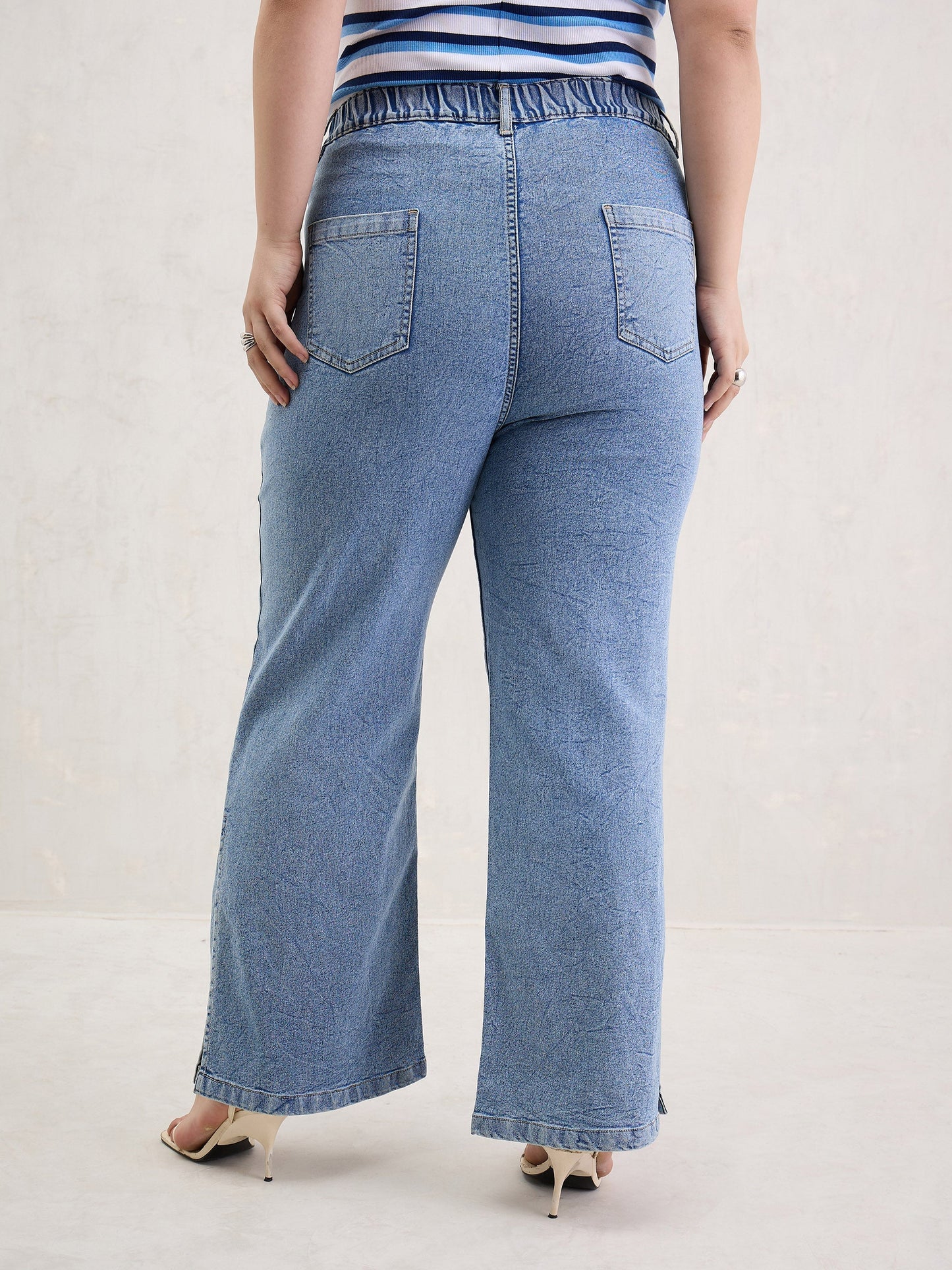 Women Ice Blue Hem Slit Straight Jeans